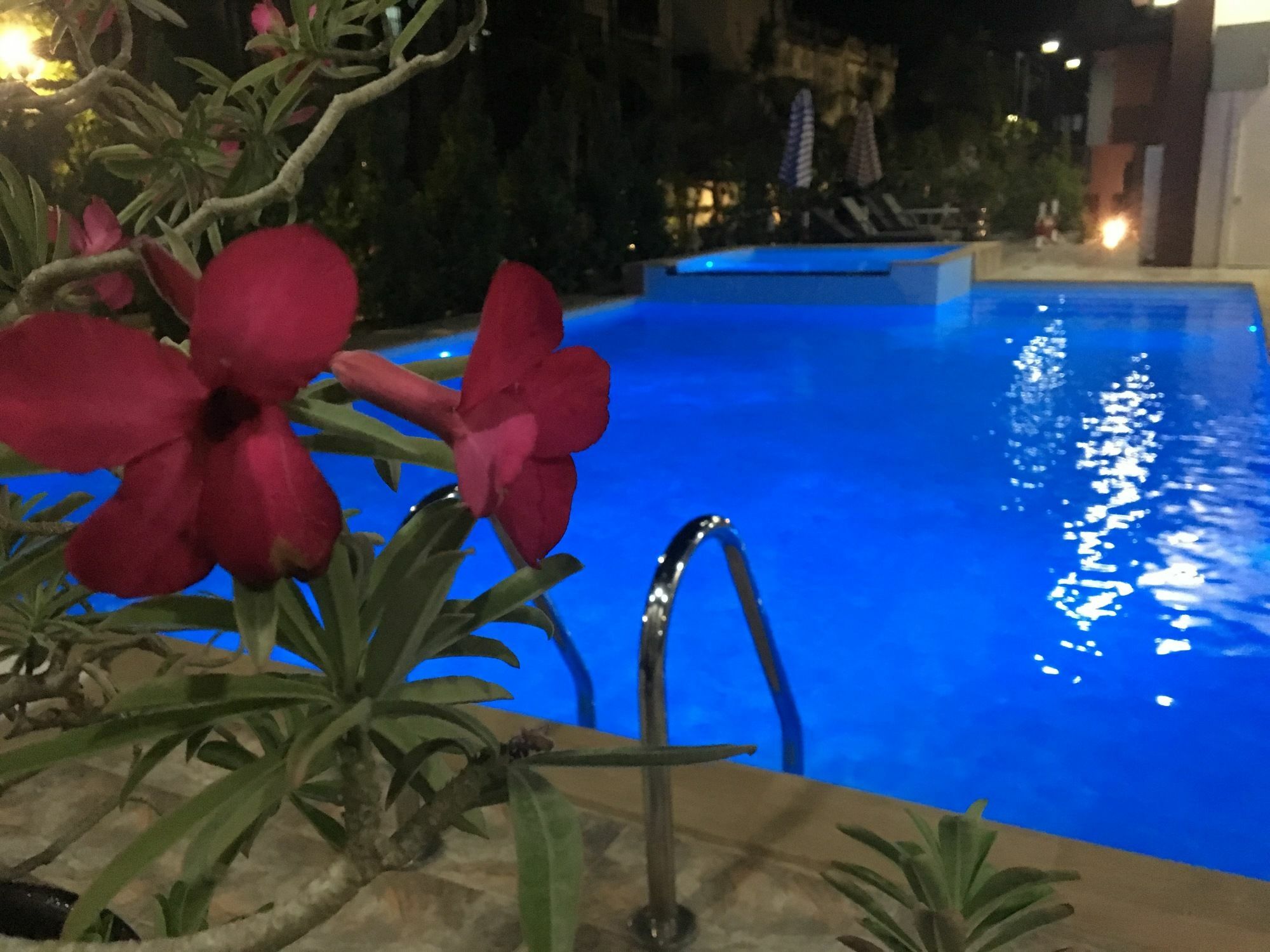 فندق يادانار أو أو مانديلاي المظهر الخارجي الصورة